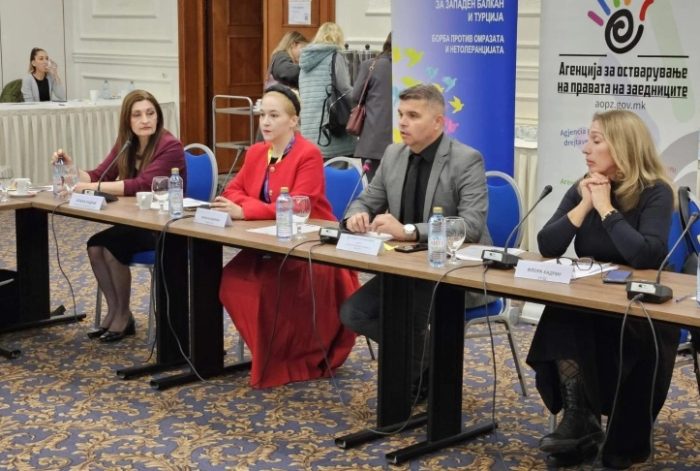 БУЛИНГ И ОРУЖЈЕ ВО УЧЕНИЧКИ РАНЦИ: Кога обвинителките прашаа дали носат ножиња и боксирачи, сите ученици одговорија „да“