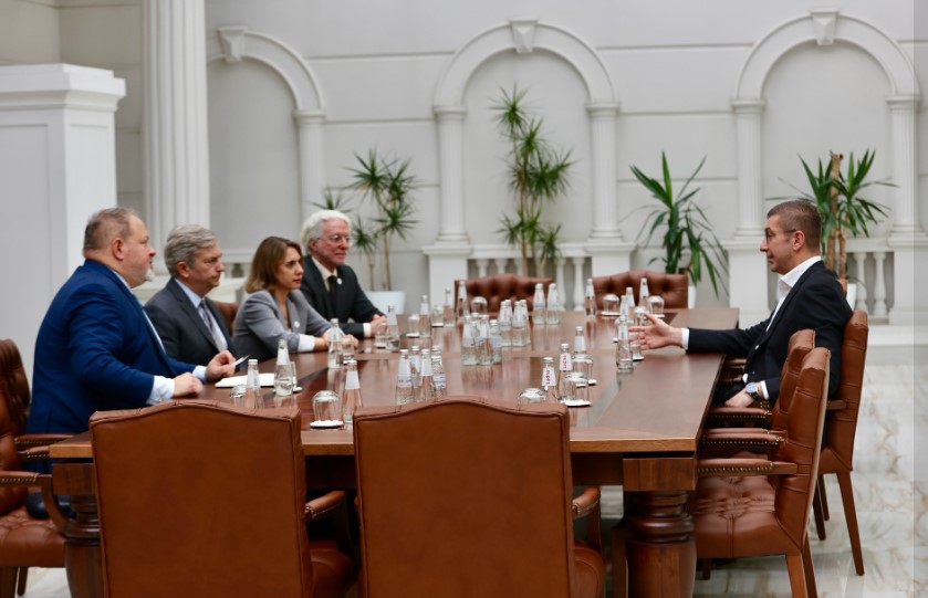 Мицкоски оствари средба со Скот Бејтс