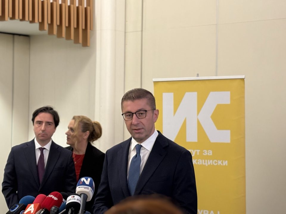 МИЦКОСКИ: Точно е и мојот син Антониј беше во групата затруени деца, но некои медиуми правеа драма од тоа дека е во тешка состојба