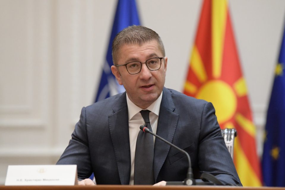 МИЦКОСКИ: Да се потсетиме на тие што се изборија за слободата и да го градиме Скопје како место на мир, култура и заедништво