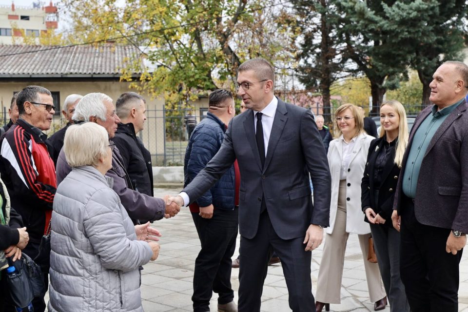 (фото галерија) МИЦКОСКИ ВО ПЕТРОВЕЦ: Започнува изградба на културниот дом, реализираме тоа што сме ветиле на изборите