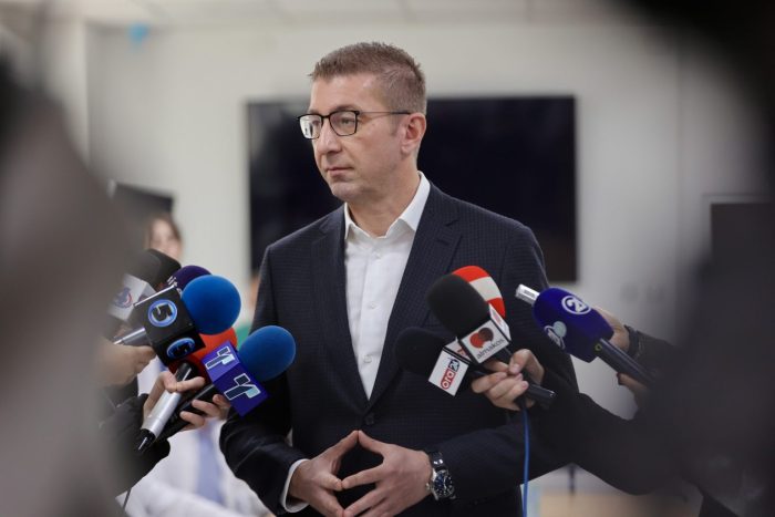 МИЦКОСКИ: Нема никаква врска дека ќе се населуваат мигранти, ова е тема измислена од СДСМ