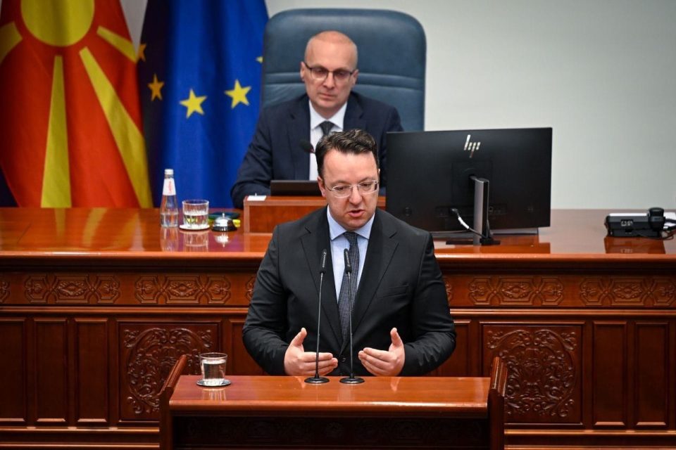 НИКОЛОСКИ: Обезбедени се средства од ЕБОР со кои ќе набавиме најмалку 5 нови електрични локомотиви за модернизација на МЖ