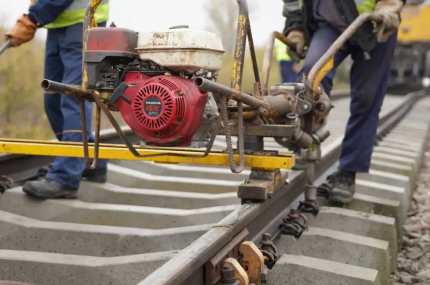 ИВАНОВСКИ: Со градски воз од Зелениково до Скопје за 25 минути, а од Драчево за 13 минути, со ремонтот на пругата во должина од 25 км