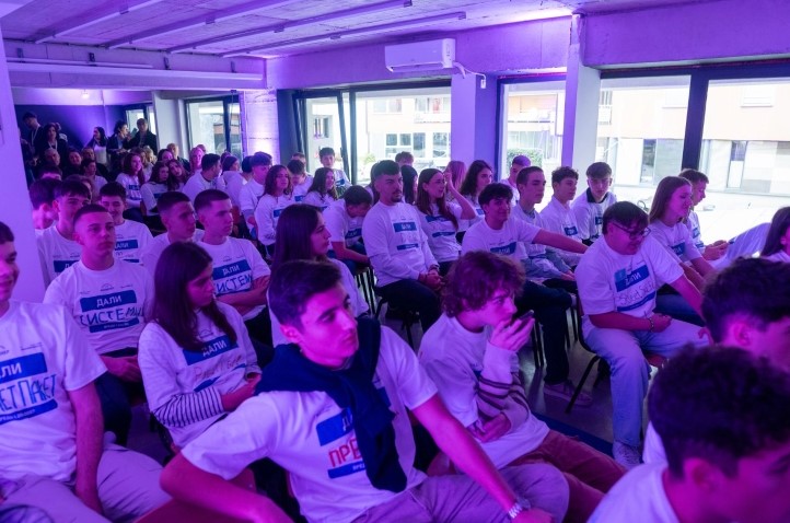 СРЕДНОШКОЛЕЦ МИЛИОНЕР: Во финалето се 4 тимови од Скопје, 3 од Битола, 2 од Велес и 1 од Куманово, за победникот еден милион денари