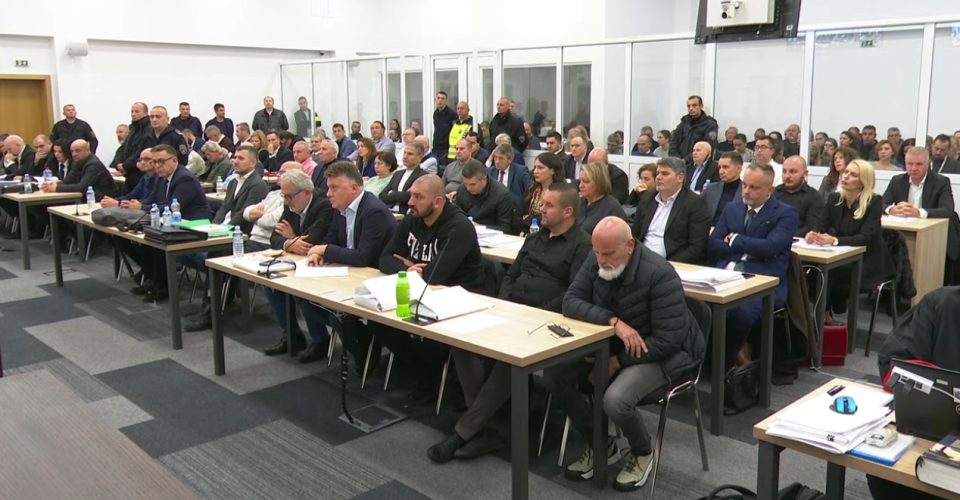 ПОЧНА СУДЕЊЕТО ЗА ПУЛС: Во близина на судницата во Идризово присутни медицински екипи и дополнително полициско обезбедување