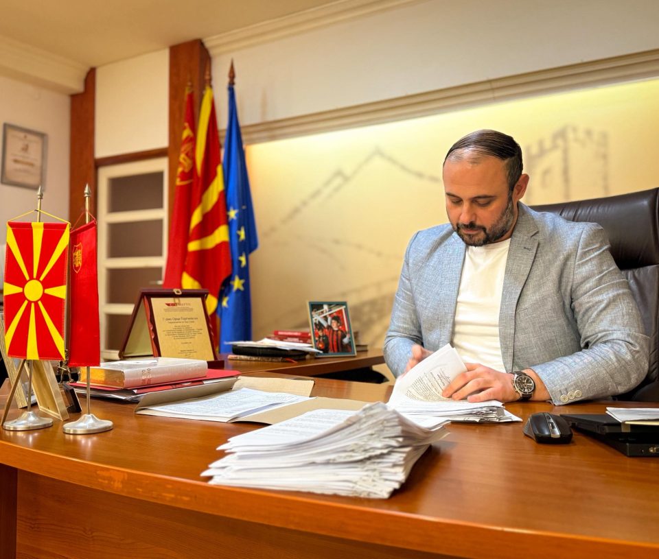 Собранието обоено во портокалова боја по повод светската кампања „16 дена активизам против родово базирано насилство“