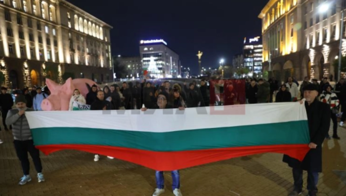 Масовни демонстрации ја тресат Бугарија