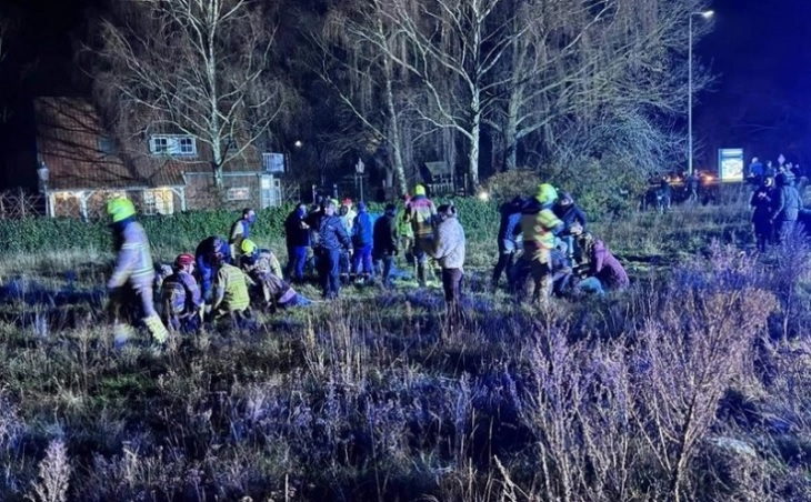 АВТОМОБИЛ ВЛЕТА ВО ПУБЛИКАТА: Повредени девет лица откако лице со автомобил удри во гледачите на „Парадата на светлата“ во Холандија