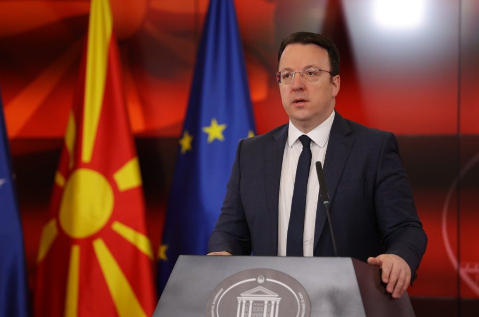 НИКОЛОСКИ: Интензивно се работи на проектот за експресниот пат за спојување на Коридорот 10 со коридорот Струма во Бугарија