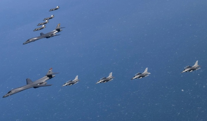 ОДГОВОР НА КИНЕСКО-РУСКАТА ВЕЖБА: Бомбардери на САД, со нуклеарни глави, полетаа со јапонските авиони во демонстрација на сила