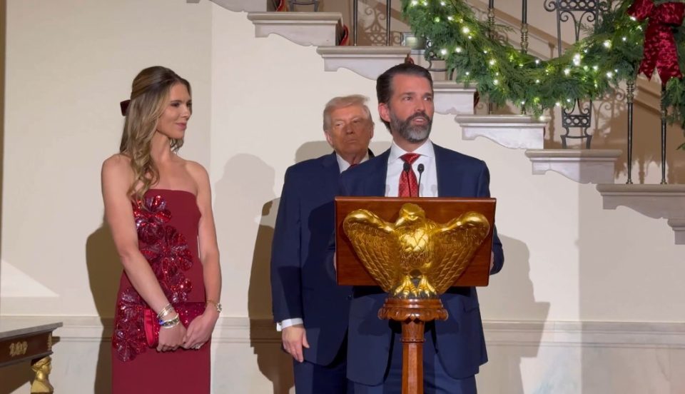 (видео) НОВА СНАА ВО БЕЛАТА КУЌА: Доналд и Меланија Трамп ќе станат свекор и свекрва на Бетина Андерсон, која се мажи за синот Доналд