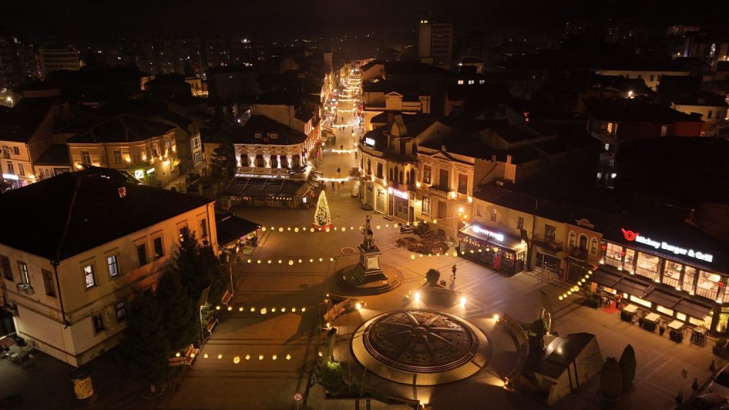 Трговските објекти на Широк Сокак во Битола ќе работат во недела и празници