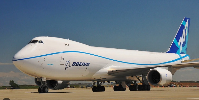 КРАЛИЦАТА НА НЕБОТО СЛЕТА ВО СКОПЈЕ: Авионот Боинг 747 долета од воена база во САД со материјали за македонската армија