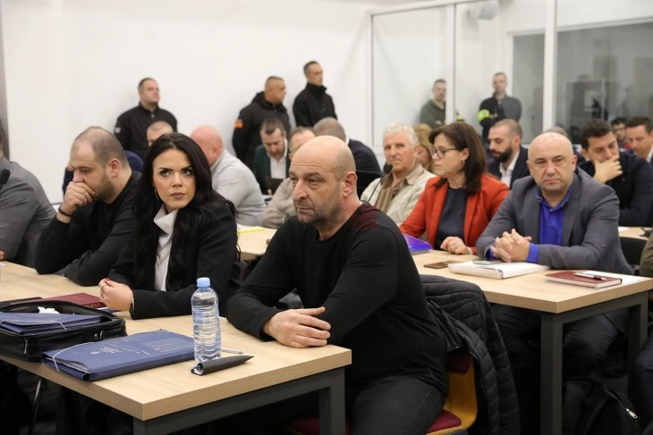 СУДЕЊЕ ЗА ПОЖАРОТ ВО КОЧАНИ: Мобилен телефон најден во келијата на газдата на Пулс, задоцнување поради доцнење на адвокат