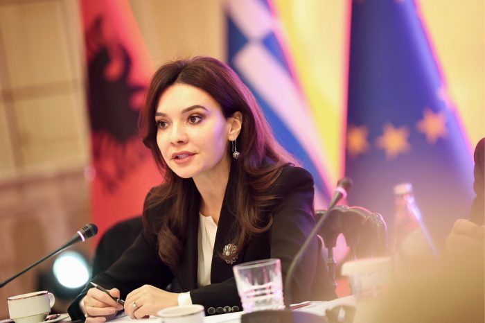 АЛБАНСКА МИНИСТЕРКА ДОАЃА ВО СКОПЈЕ: Елиса Спиропали во прва официјална посета на Македонија, Муцунски ќе биде домаќин