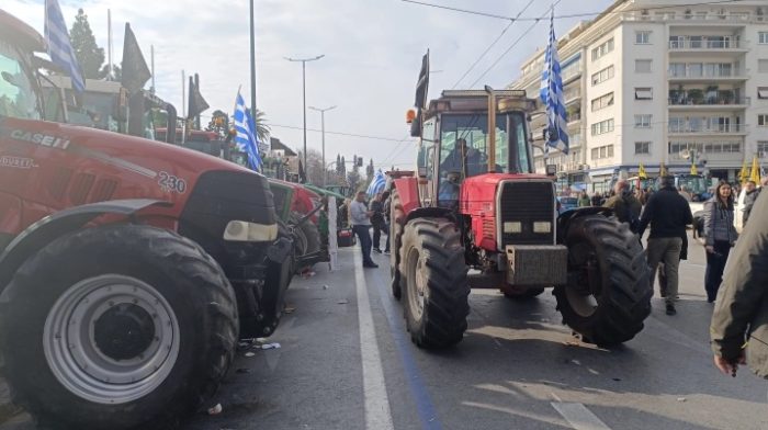 ЗЕМЈОДЕЛЦИТЕ ЈА БЛОКИРААТ ЦЕЛА ГРЦИЈА: Почнува 48-часовна блокада и затворање на граничните премини кон Македонија