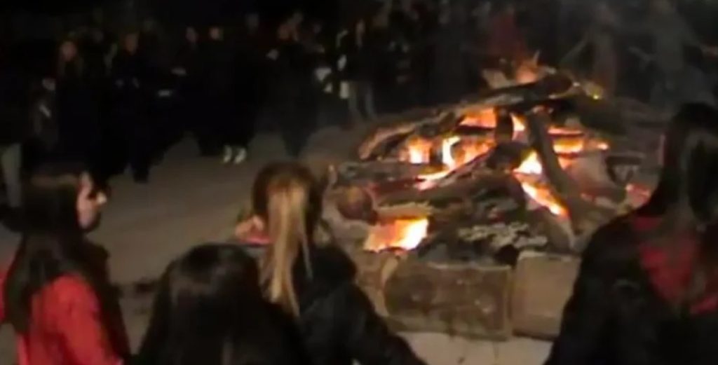 Градоначалникот на Лерин забранил македонски песни за Коледе