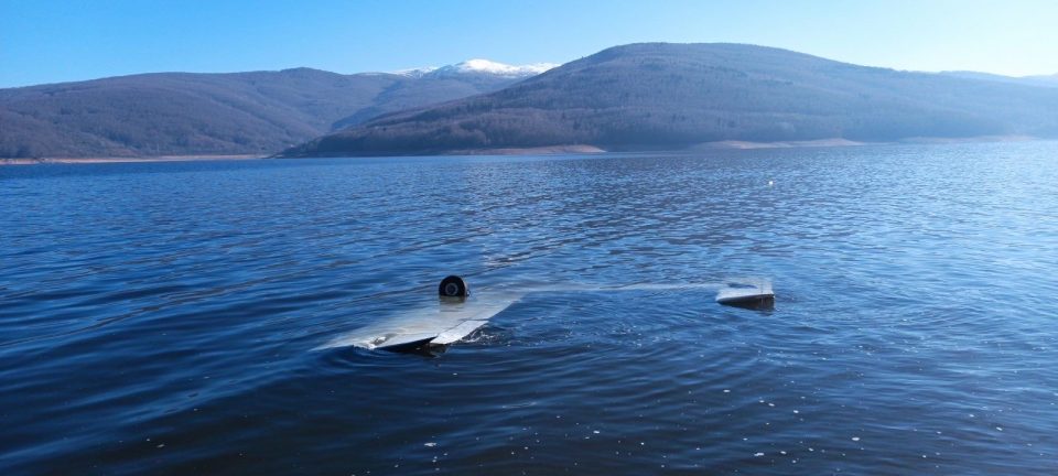 ДЕТАЛИ ЗА ПАДОТ: Со спортскиот авион, кој се урна во Мавровско Езеро, управувале двајца косовски државјани кои се пренесени в болница