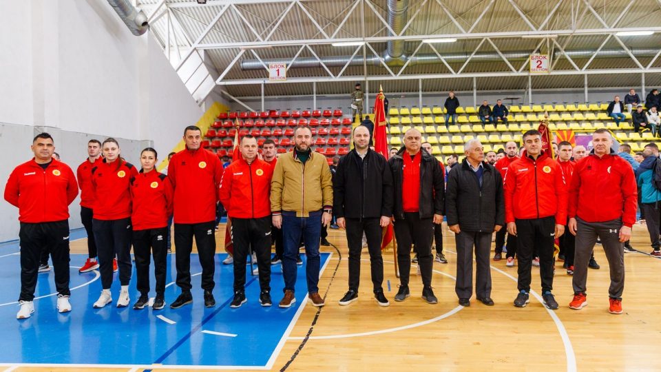 МЕМОРИЈАЛЕН ТУРНИР: Михајловски, Тошковски и генерал Лафчиски на отворањето на турнирот во чест на македонските бранители