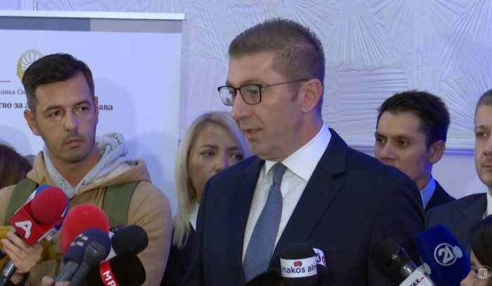 МИЦКОСКИ: Додека сум јас премиер, ниту еден мигрантски шатор нема да никне во Македонија, обвинувања од СДСМ се апсолутно неточни
