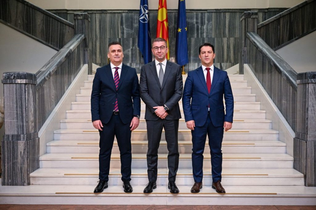 МИЦКОСКИ ЗА НОВИТЕ МИНИСТРИ: Секој член на Владата има обврска да работи професионално, отчетно и во рамките на Уставот и законите