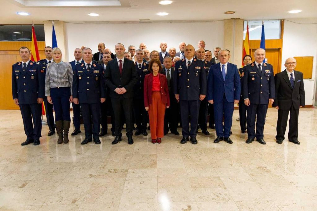 Мисајловски, претседателката и началникот на ГШ на традиционална средба со поранешните началници, активните и пензионираните генерали на Армијата