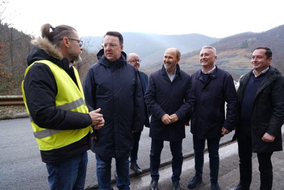 НИКОЛОСКИ: Забрзано се работи на патниот правец преку Пресека во должина од 11 километри кој треба да биде завршен до февруари