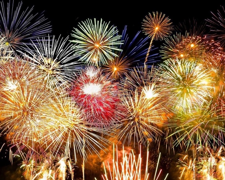 ОГНОМЕТИ НИЗ СВЕТОТ: Во Кирибати први во светот ја дочекаа Новата 2026 година, како и Самоа и Тонга, и во Нов Зеланд веќе си честитаа