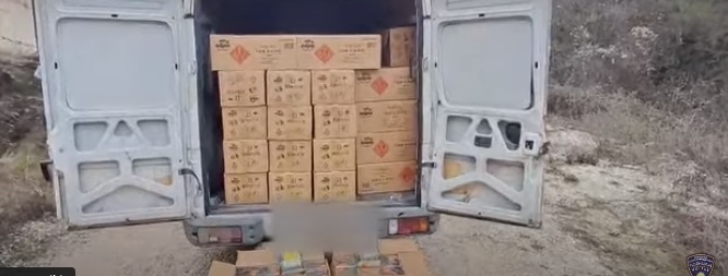 МВР ЗАПЛЕНИ 25 ТОНИ ПИРОТЕХНИКА: Уапсени двајца за недозволена трговија, меѓу кои е и полициски службеник од ПС Бит Пазар