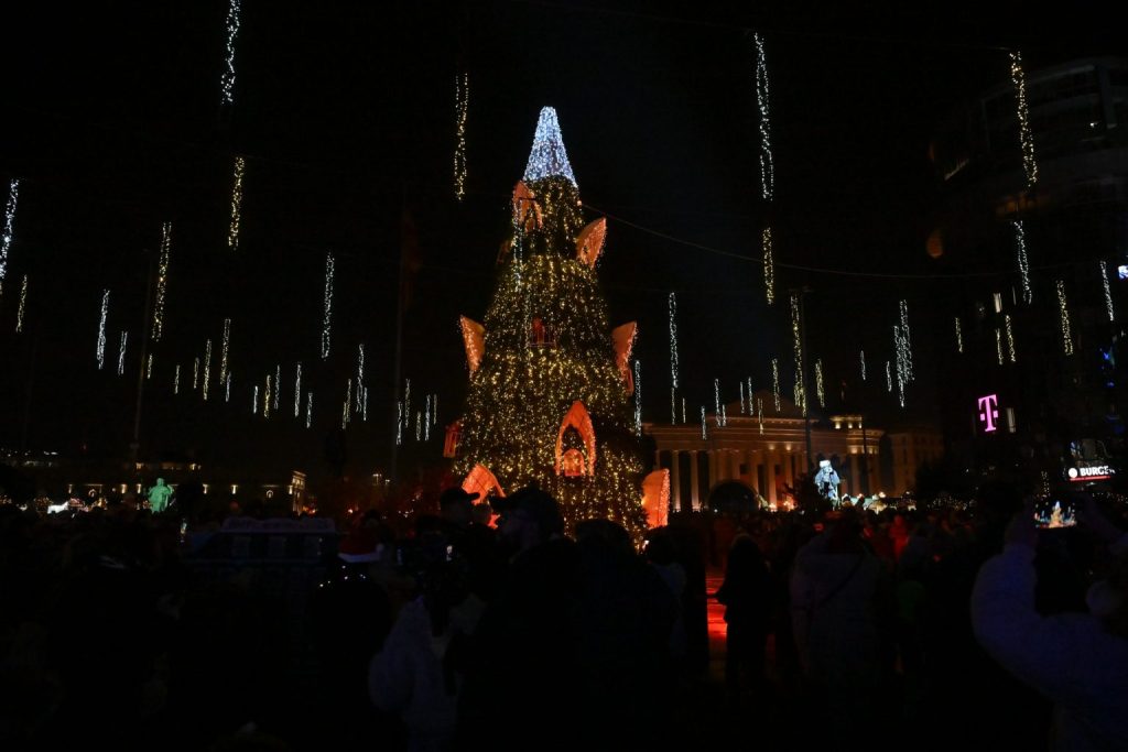 Објавена програмата, еве кој се ќе пее на скопскиот плоштад за Нова година