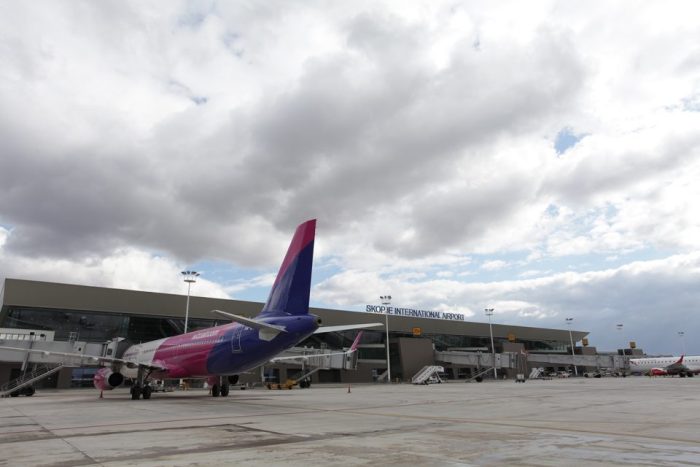 НОВИ АВИОЛИНИИ: Од денеска три пати неделно авионите на Визер ќе летаат од Скопје до Прага, како и четири пати неделно до Келн