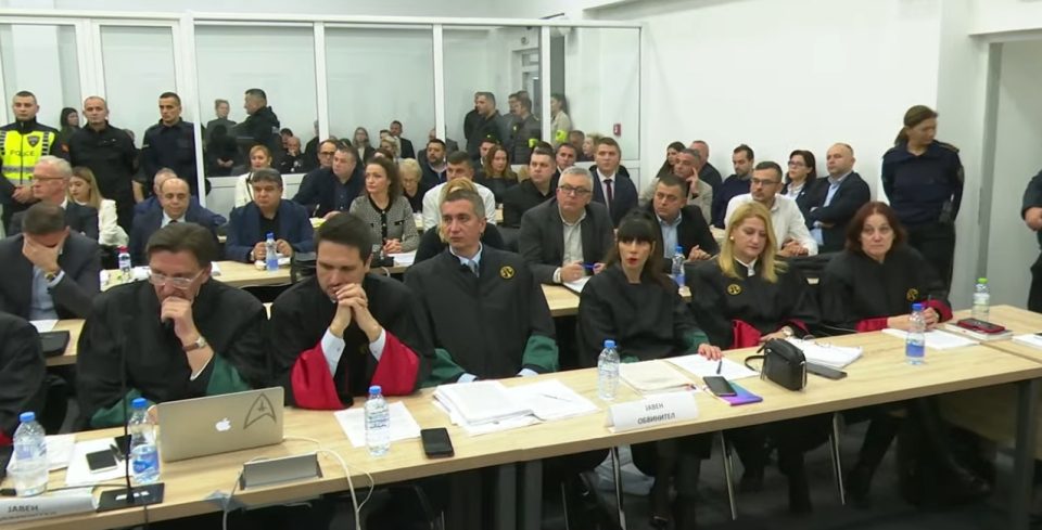 СУДЕЊЕ ЗА ПОЖАРОТ ВО КОЧАНИ: Во затворот кај обвинетиот Џеваир Камбери биле пронајдени 13 мобилни телефони и еден лаптоп