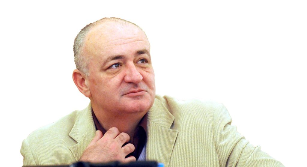 КОЛУМНА НА ВЕНКО АНДОНОВСКИ: Зар за падот на образованието не се највиновни професорите, а не родителите и учениците?