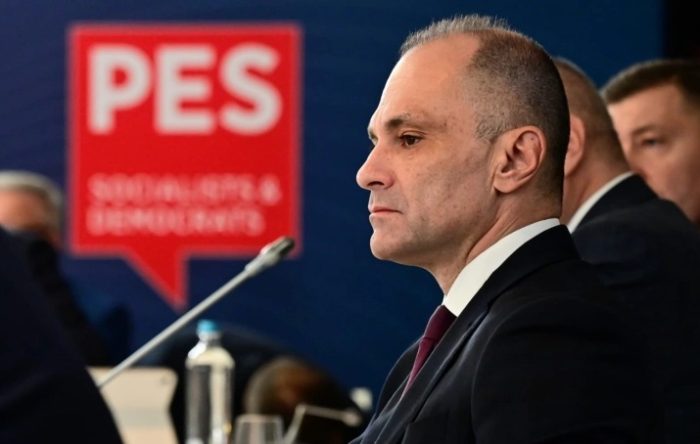 ВМРО-ДПМНЕ: Опседнатоста на Венко со Србија, со лошо преведени чаршаф соопштенија од српски јазик, го претворaат во мал Шешељ