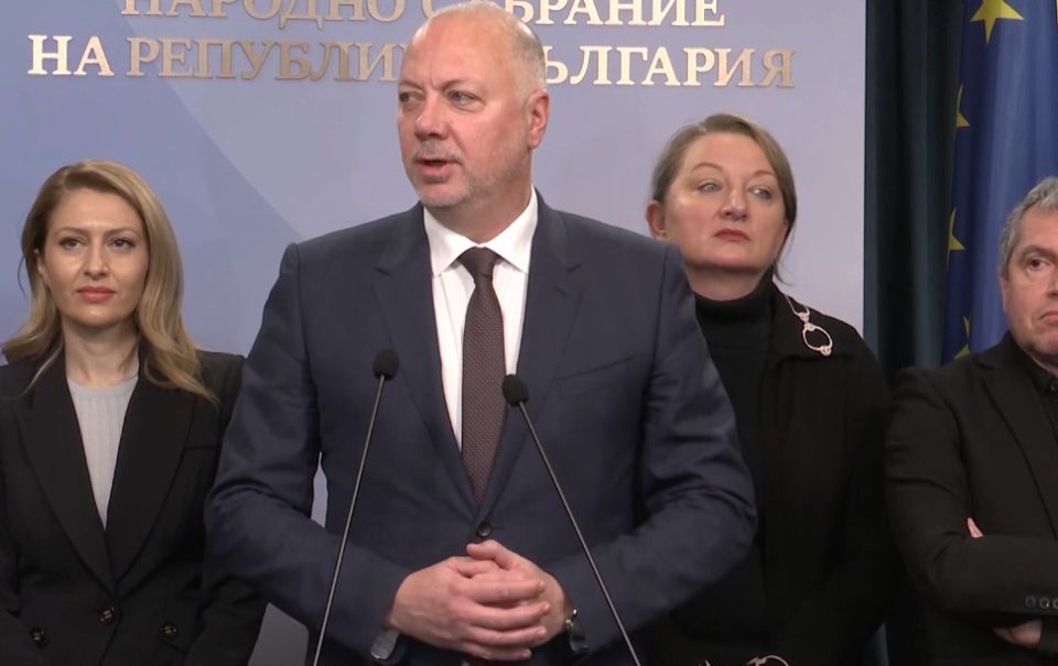 ПАДНА ВЛАДАТА ВО БУГАРИЈА: Премиерот Желјасков објави колективна оставка по бранот протести за буџетот во најсиромашната земја на ЕУ