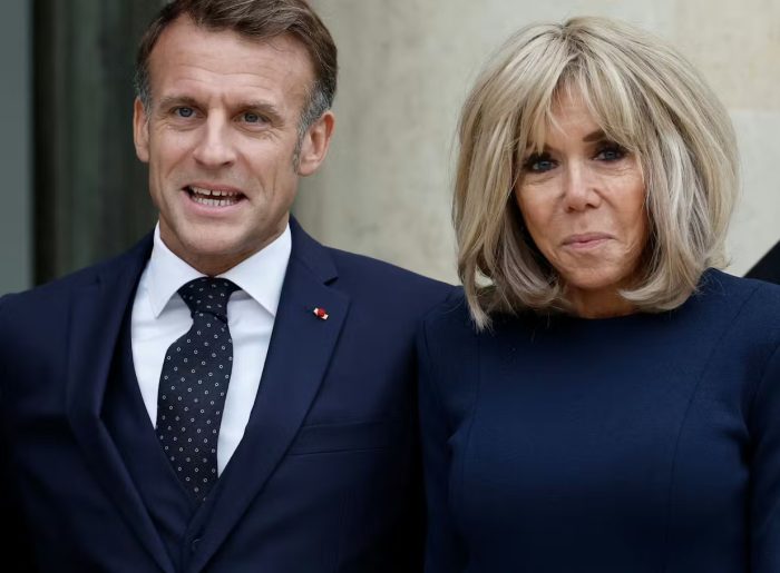 СУД ВО ПАРИЗ: Десет лица осудени за навредливи коментари и лажно тврдење за трансродов идентитет на сопругата на Макрон