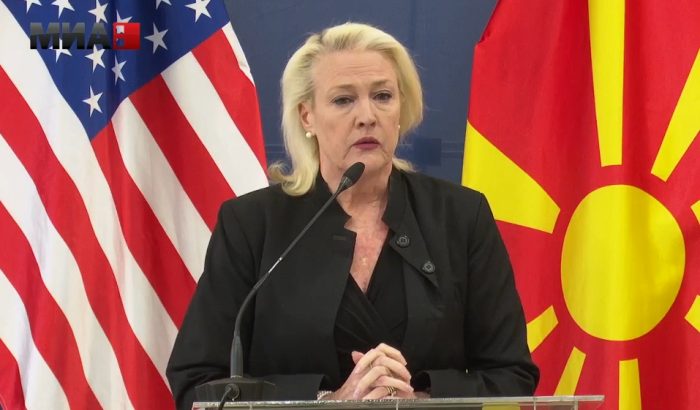 Агелер прати проштално писмо до „народот на Северна“