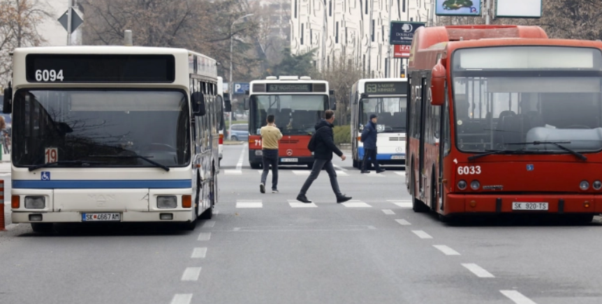 СИНДИКАТИ НА АВТОБУСКИ И ТАКСИ ПРЕВОЗНИЦИ: Ако се прифати покачувањето на минималната плата од 50 отсто, ќе пропаднеме и ќе го оставиме Скопје без превоз