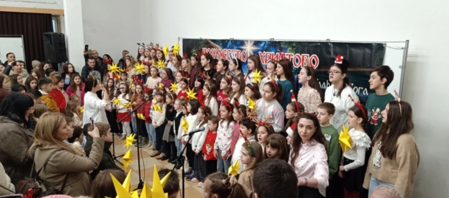 Бадникова поворка се одржа во Тетово и покрај интензивен дожд