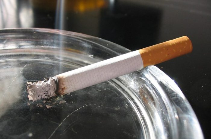 РАДИКАЛЕН ПРЕСВРТ: Нов закон за забрана за пушење во Македонија – нема цигари во ресторани, кафулиња, автомобили…