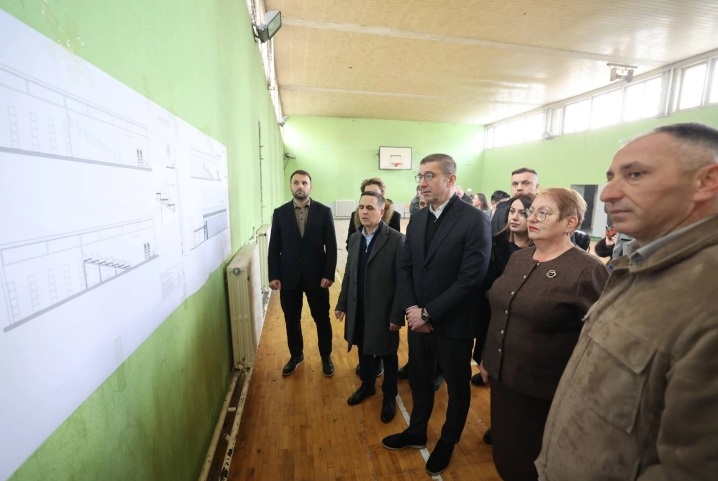 (видео) РЕКОНСТРИРАНА ГИМНАЗИЈАТА ВО ТЕТОВО: Нека е аирлија и да ни се множат уште многу вакви успешни проекти, рече Мицкоски