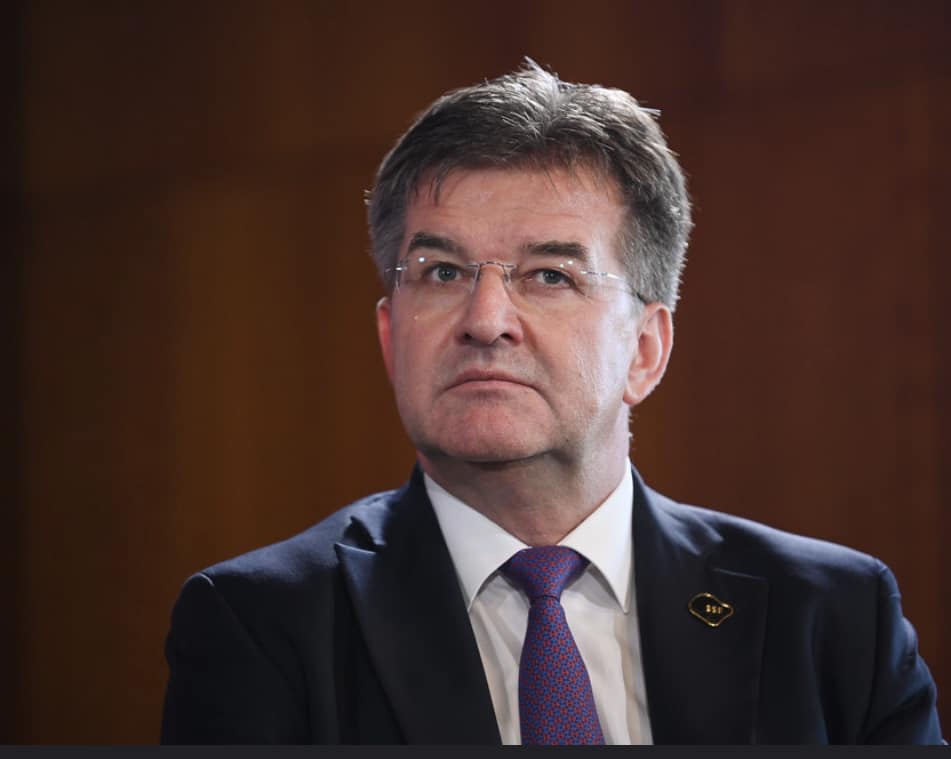 Лајчак поднесе оставка заради комуникацијата со Епштајн