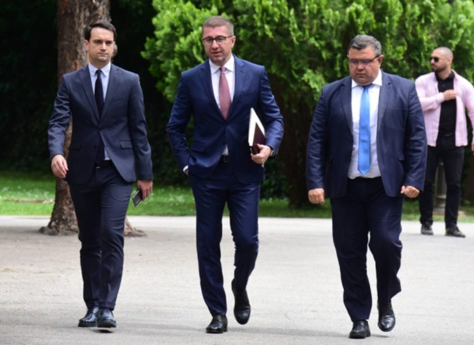 УТРЕ ЛИДЕРСКА СРЕДБА: Филипче не доаѓа, Ахмети се уште без конечен став за укинување на „пржинската“ влада и изборни реформи