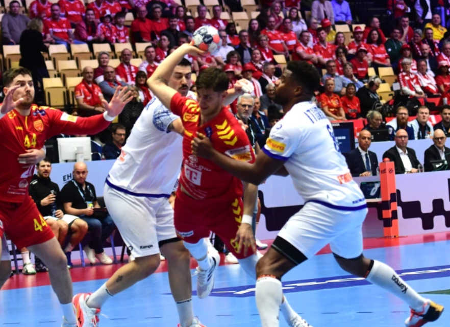 ЖЕСТОКА БОРБА: Македонија во минус од два гола во првото полувреме против Португалија