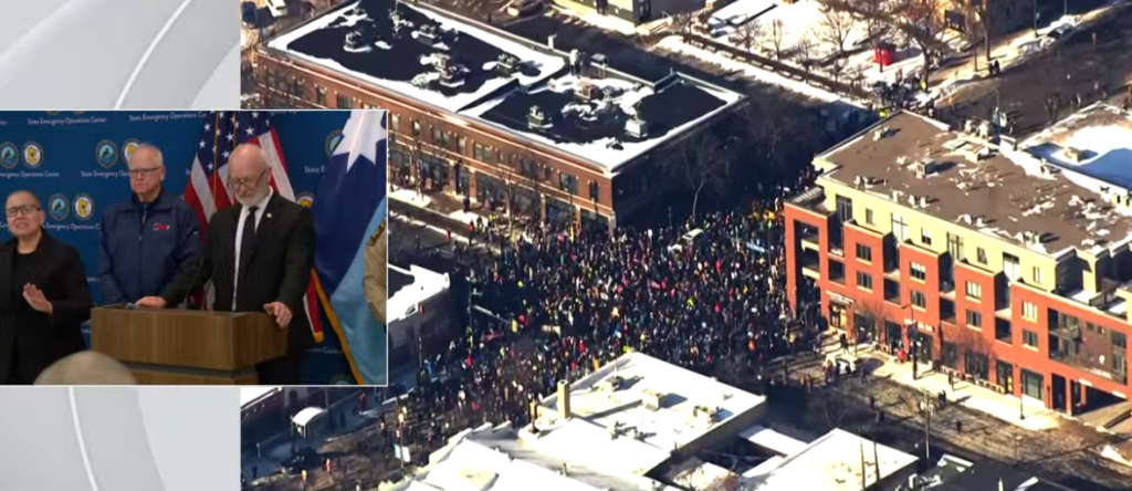 ВИДЕО: Агенти на ICE убија маж во Минеаполис, на улиците избувнаа нови протести