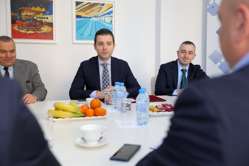 МУЦУНСКИ: САД на пауза го ставија издавањето само на иселенички визи, но не е и за студентите, бизнисмените, туристите и слично