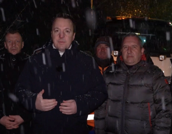 (ВИДЕО) НИКОЛОСКИ ОД ДЕБАРСКО: На терен сум да се справиме со снежните наноси кои доаѓаат, сите патишта се проодни