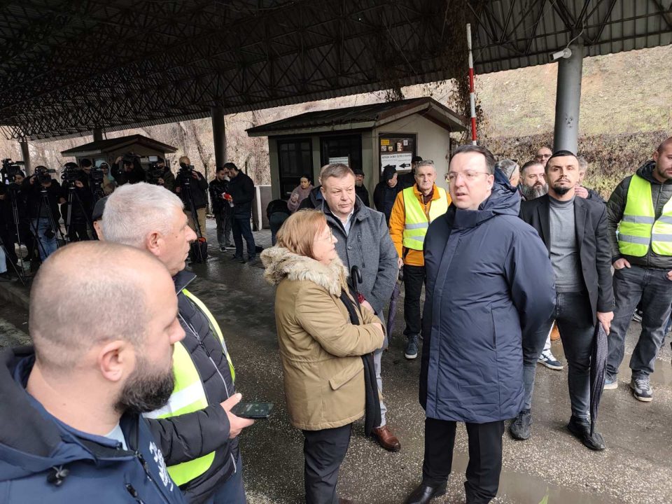 НИКОЛОСКИ: Тука сум на граничниот премин да искажам поддршка во име на Владата за протестот на транспортните превозници