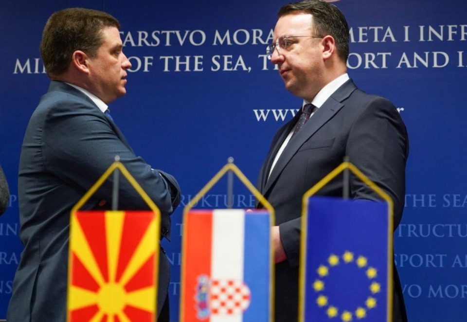 НИКОЛОСКИ СО БУТКОВИЌ ВО ЗАГРЕБ: Од Хрватска побарана поддршка за решение во ЕУ со кое ќе се олесни работата на превозниците